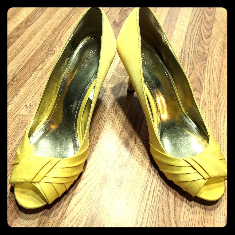 Yellow Pumps.